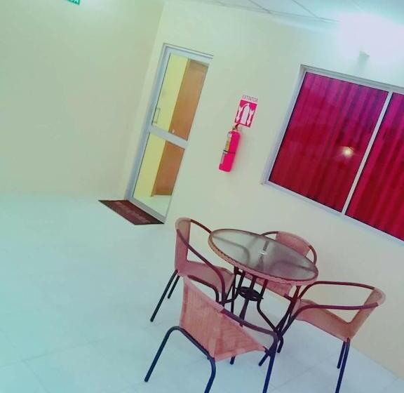 디럭스 룸, Hostal Montecarlos