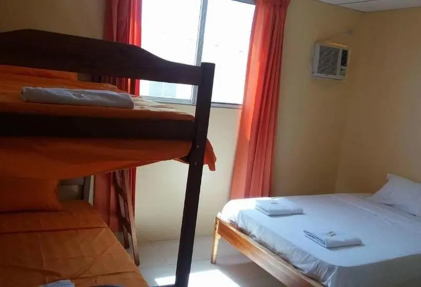 اتاق لوکس خانوادگی, Hostal Montecarlos