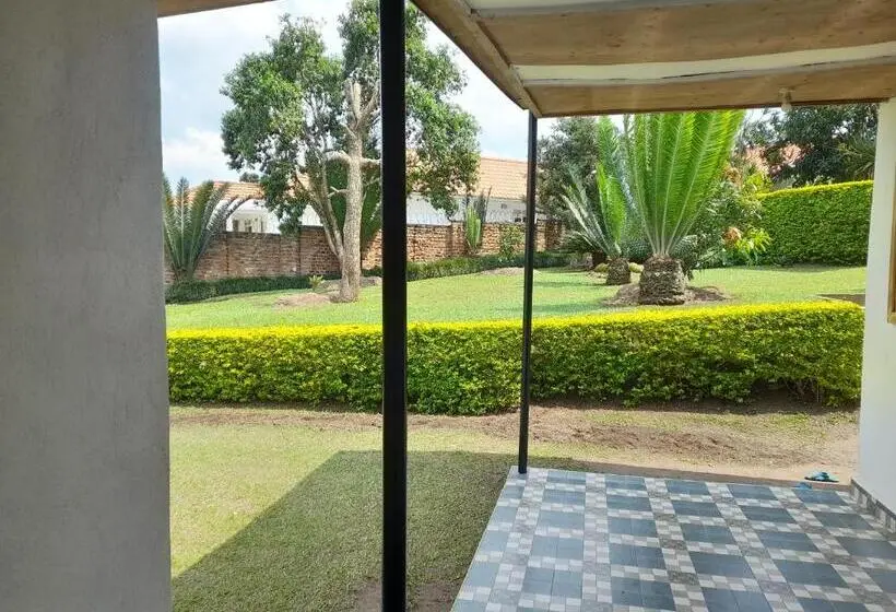 اتاق کلاسیک چهارنفره, Maasai Villa Backpackers Home
