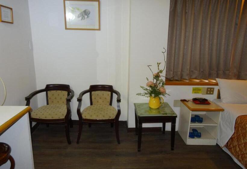 اتاق لوکس, Jia Xin