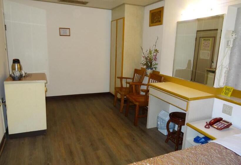 اتاق لوکس, Jia Xin