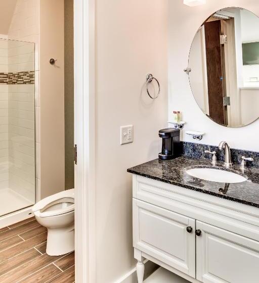 Standart Oda, The Inn At Shattuck   St. Mary S