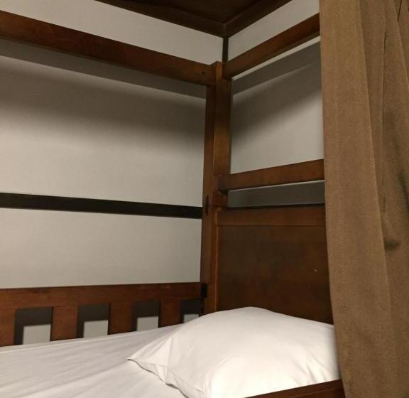 ルームシェアのワンベッド, Kanazawa Guest House East Mountain