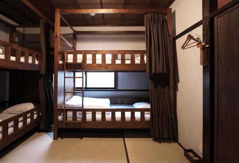 Кровать в Общей Комнате, Kanazawa Guest House East Mountain