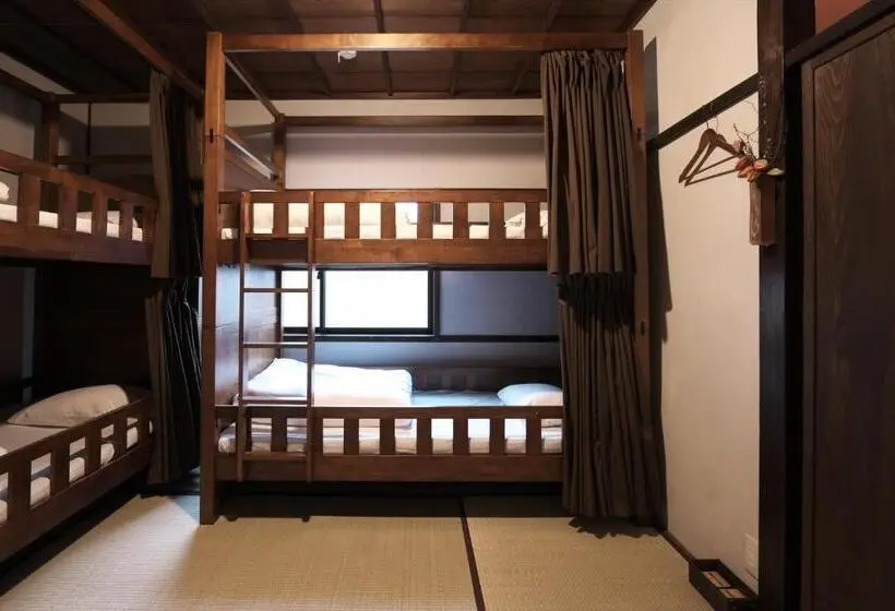 Vuode Makuusalissa, Kanazawa Guest House East Mountain