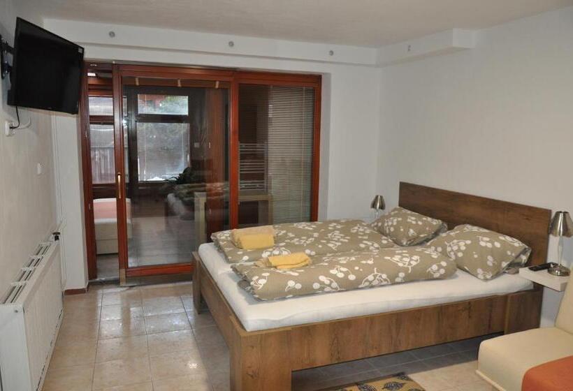 스탠다드 트리플 룸 가든 전망, Penzion Kimex