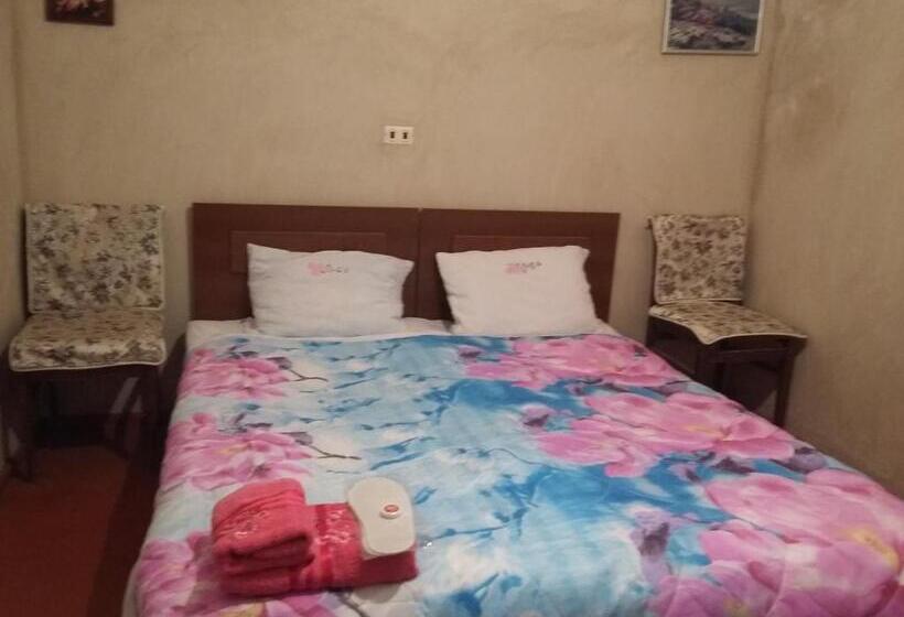 اتاق استاندارد, Shushan Guest House