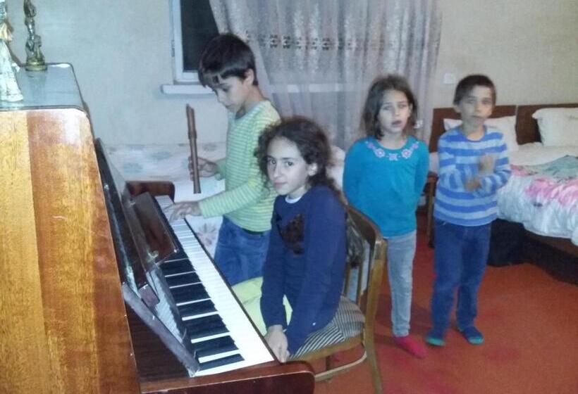 اتاق استاندارد, Shushan Guest House