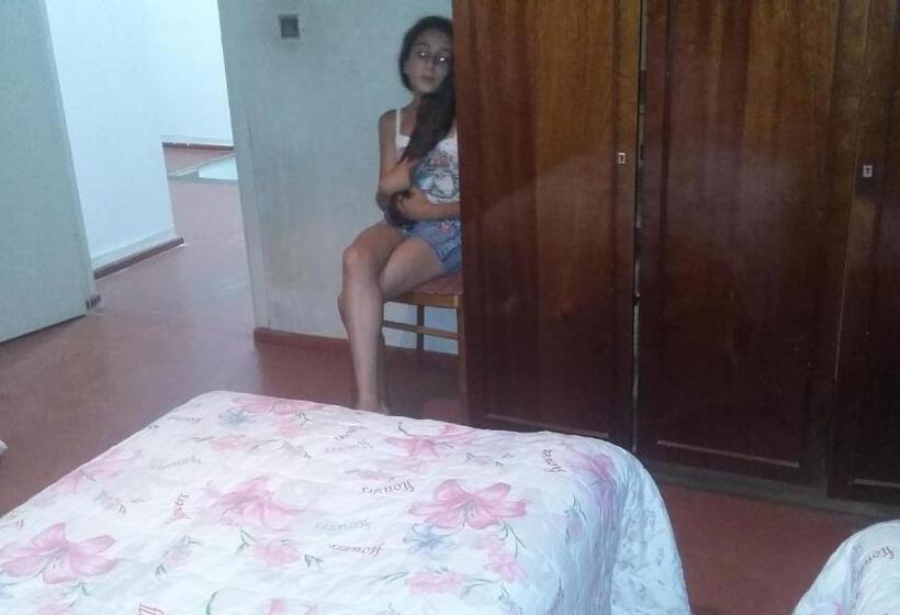 اتاق استاندارد سه نفره, Shushan Guest House