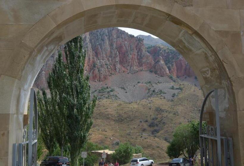 اتاق استاندارد یک نفره, Shushan Guest House