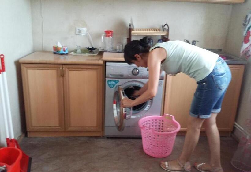 اتاق استاندارد یک نفره, Shushan Guest House