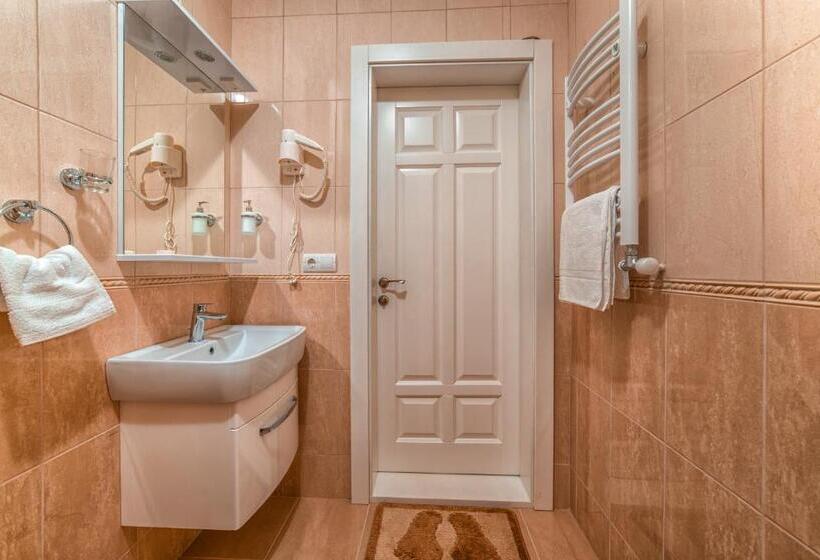 חדר סטנדרט יחיד, And Restaurant Velure