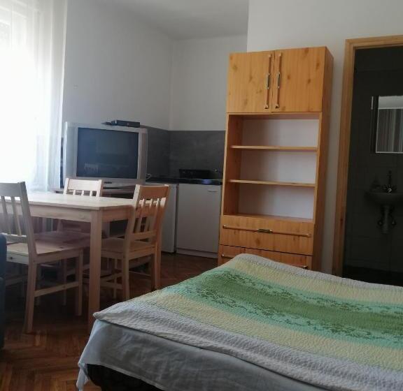 Economy Quadruple Room, Belvárosi Vendégház