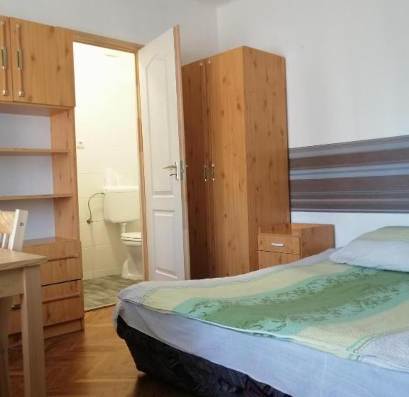 Economy Quadruple Room, Belvárosi Vendégház