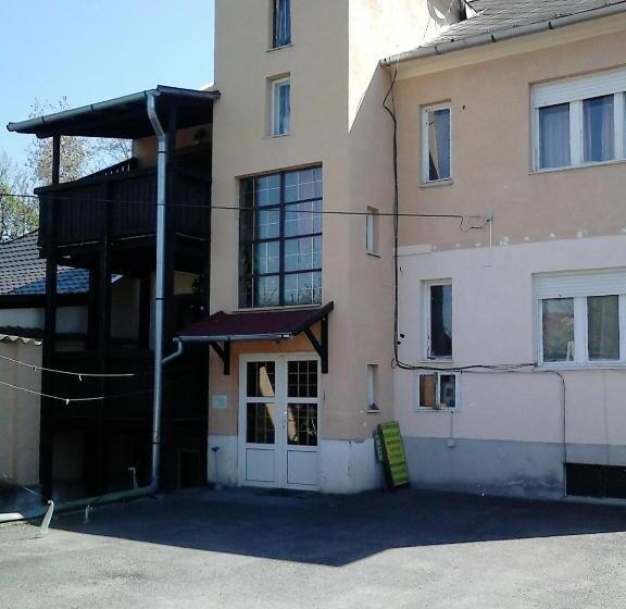 Economy Quadruple Room, Belvárosi Vendégház