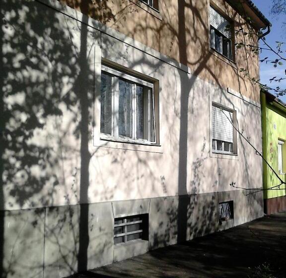 Economy Quadruple Room, Belvárosi Vendégház