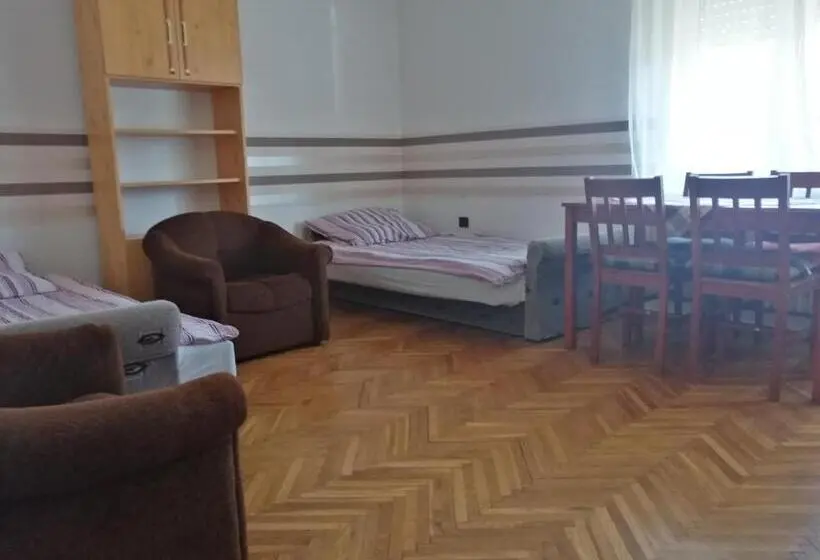 Huoneisto 1 Makuuhuone, Belvárosi Vendégház