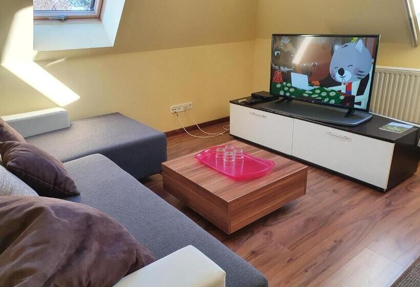 1 Bedroom Apartment Lake View, Rudolf Vendégház