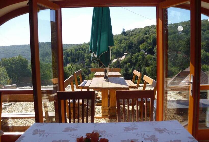 غرفة قياسية, Rudolf Vendégház