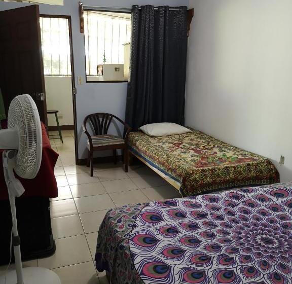 חדר סטנדרט לשלושה, Blue Morpho House B&b