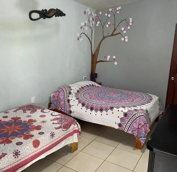 Номер Стандарт Трехместный, Blue Morpho House B&b