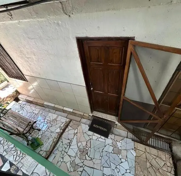 استودیوی استاندارد, Blue Morpho House B&b