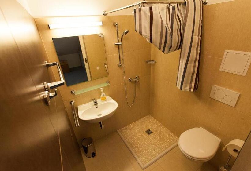 Standard Egyágyas Szoba, Centrum Salvator