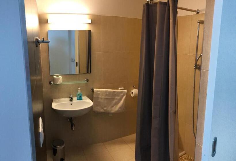 Standard Egyágyas Szoba, Centrum Salvator