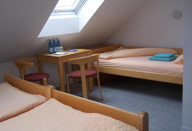 Háromágyas Standard Szoba, Centrum Salvator