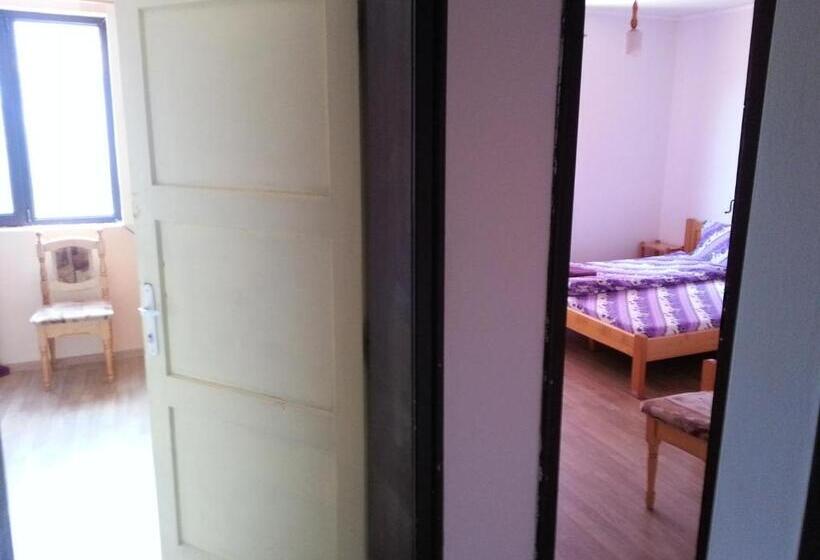 شقة غرفة واحدة, Guest House Zora