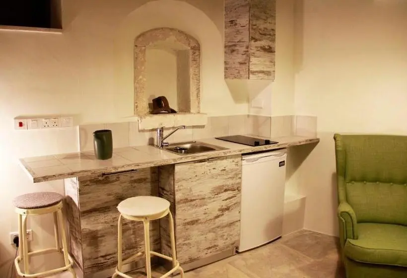Standard Studio, Marmaras