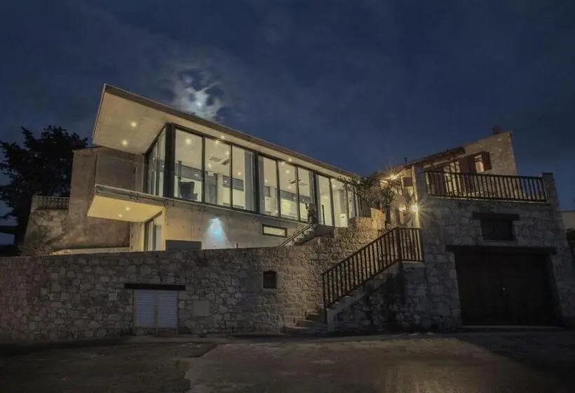 Family Studio, Marmaras