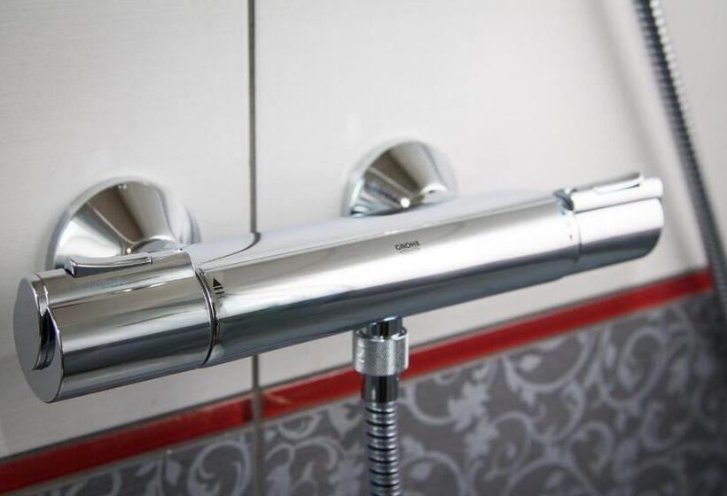 آپارتمان 1 خوابه, Romance