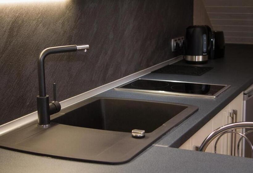 آپارتمان 1 خوابه, Romance