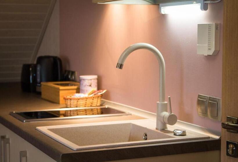 سوییت خانوادگی, Romance