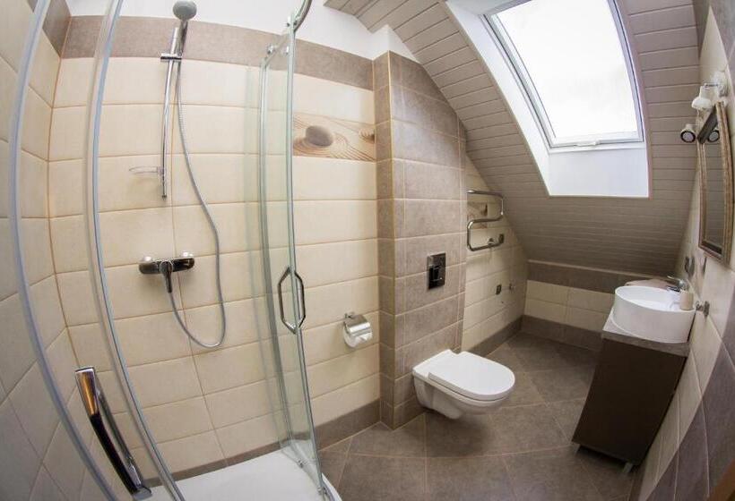 سوییت خانوادگی, Romance