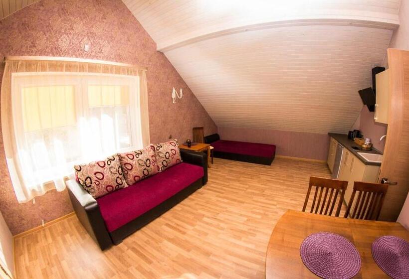 سوییت خانوادگی, Romance