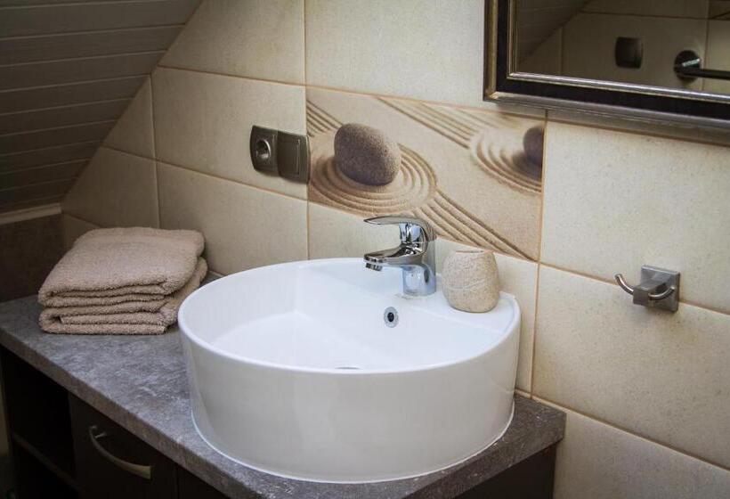 سوییت خانوادگی, Romance