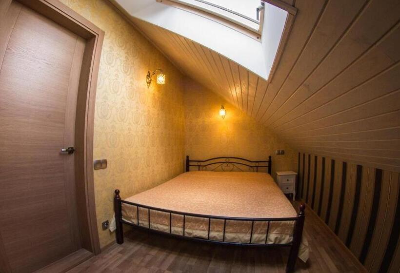 سوییت خانوادگی, Romance