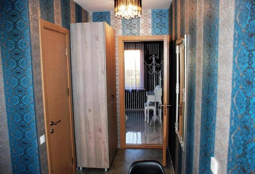 اتاق لوکس سه تخته, Romance