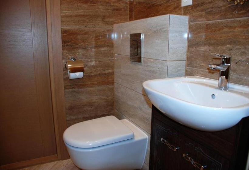 اتاق سوپریور, Romance