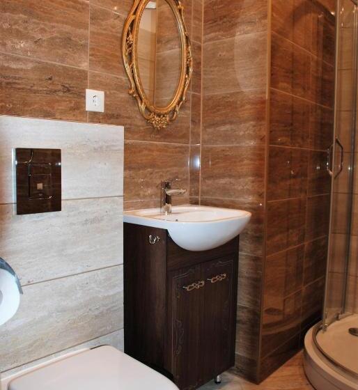 اتاق سوپریور, Romance