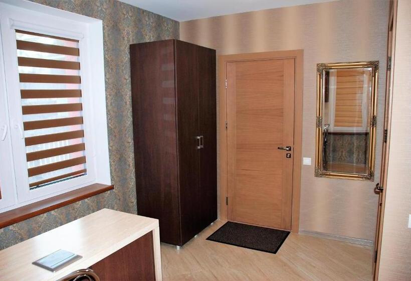 اتاق سوپریور, Romance