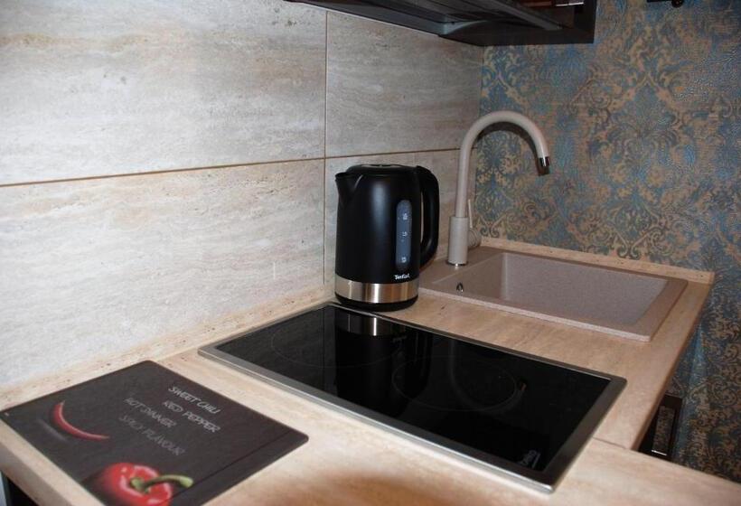 اتاق سوپریور, Romance