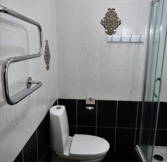 اتاق خانوادگی, Romance