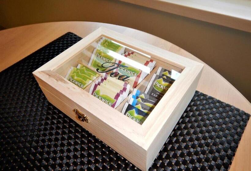 اتاق خانوادگی, Romance