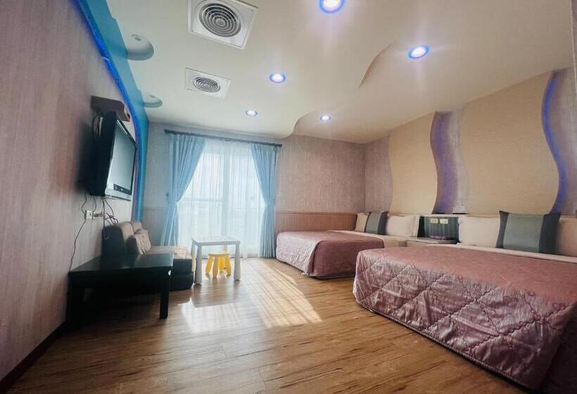 اتاق استاندارد چهار تخته با چشم‌انداز دریا, Ibiza Inn Kenting