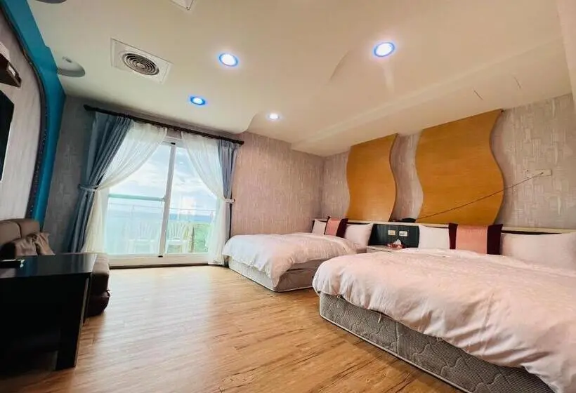 اتاق استاندارد چهار تخته با چشمانداز دریا, Ibiza Inn Kenting