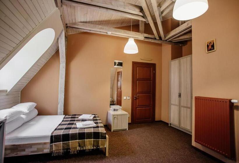 اتاق خانوادگی, Guest House Arkhistratyg