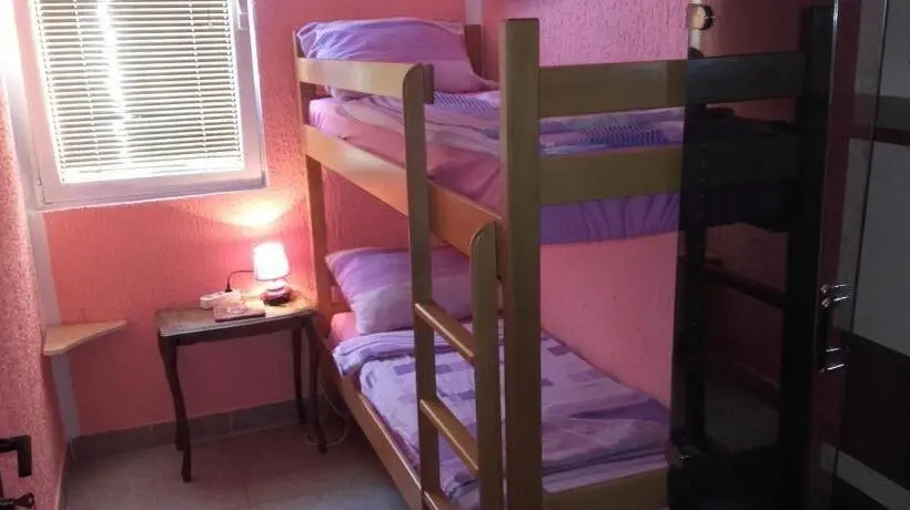 اتاق اکونومی, Guest House Dragomir